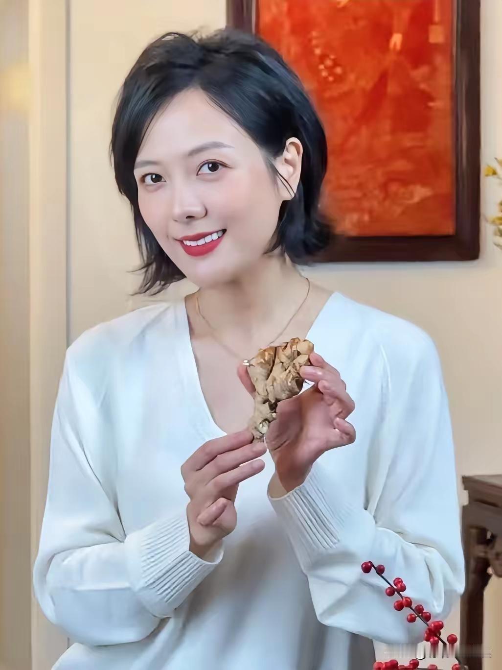杨乐乐被喊“汪涵老婆”？女人的名字，不该被家庭“吃掉”！杨乐乐笑不出来，真