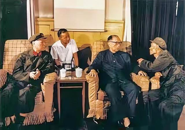 1983年，聂帅和杨成武上将亲切接见葛振林，葛振林是狼牙山五壮士的幸存者，留