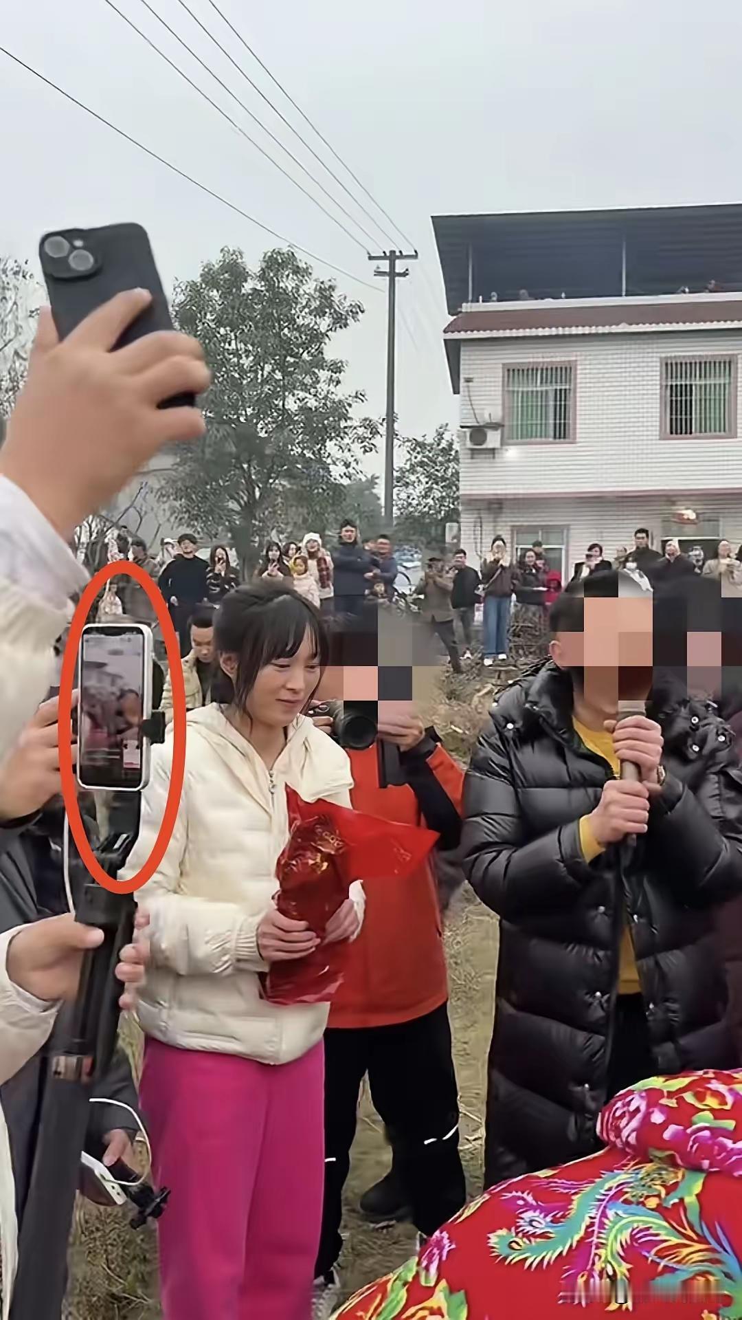 合川的“呆呆”现在估计肠子都悔青了！她后悔的不是粉丝数一夜之间暴涨36万，也