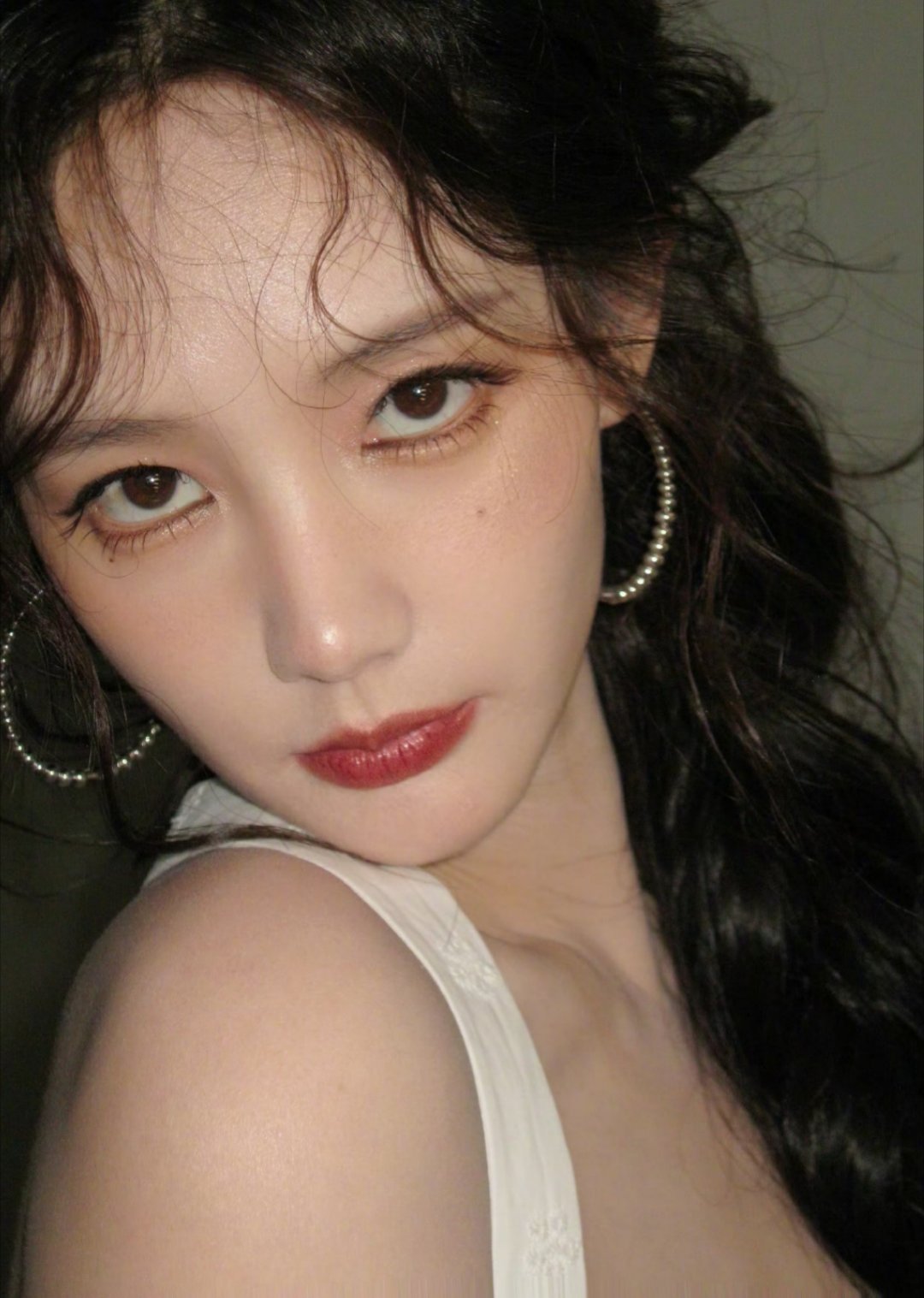 好独特的秀美甲方式[doge]，李一桐女士你停一下！！不要把本体放出来