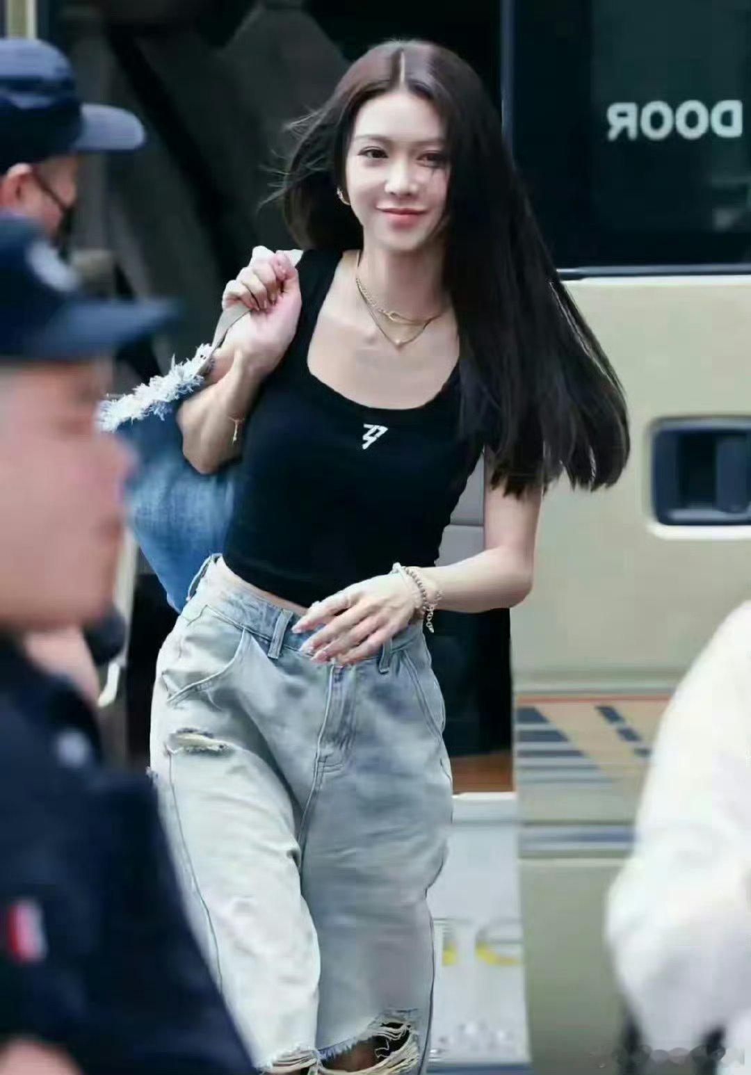 42岁的薛凯琪反而比20岁的时候更美​​​有一丝韵味美​​​