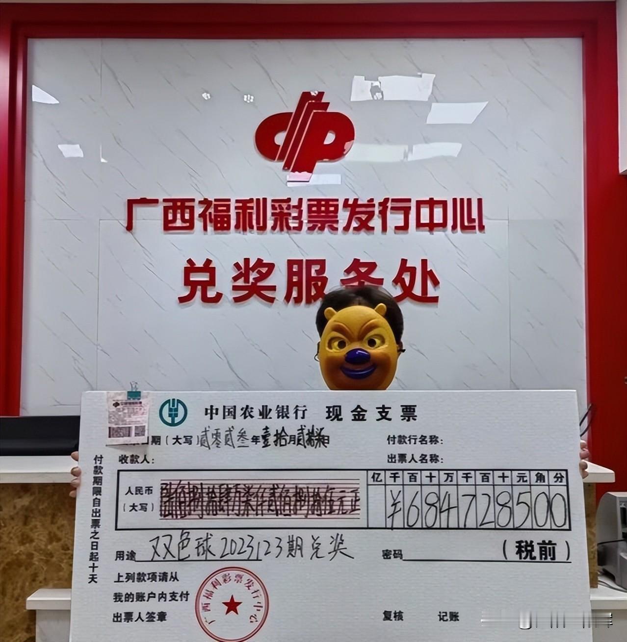 上联:福彩体彩家家彩(祝君中彩)下联:欢迎赐教[祈祷][祈祷]