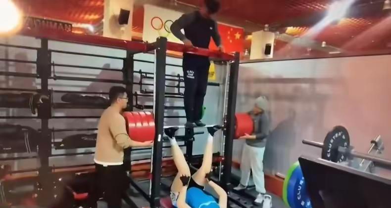 看U18亚洲杯的时候，就有一个感觉，比起李月汝，张子宇的下肢力量还是有些不足。