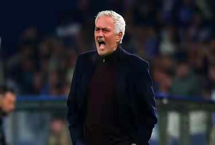 62岁的穆里尼奥，这回真被现实摁在地上摩擦。0比2输给尤文，欧冠7轮6分，