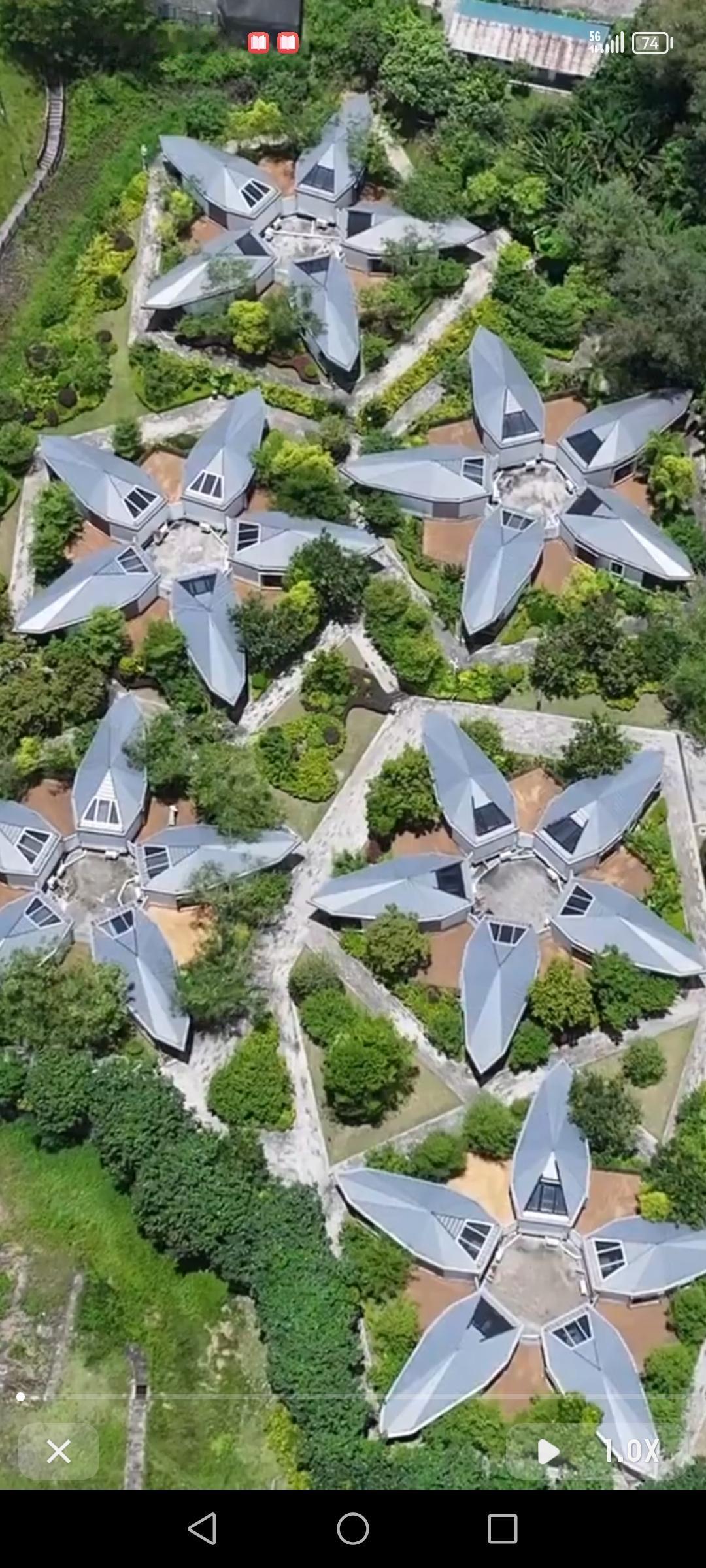 在梅山的这个小山村里发现的多边形建筑太有意思了，尤其是五角星形状的，感觉很独特。