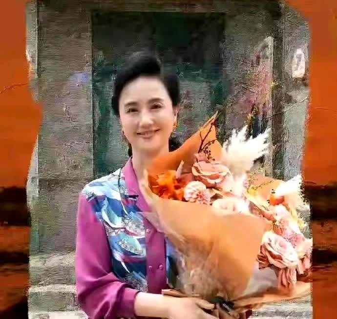 朱媛媛：“卵巢癌我能撑五年也是奇迹了。”这病来势汹汹，很多人一开始只觉得肚子胀