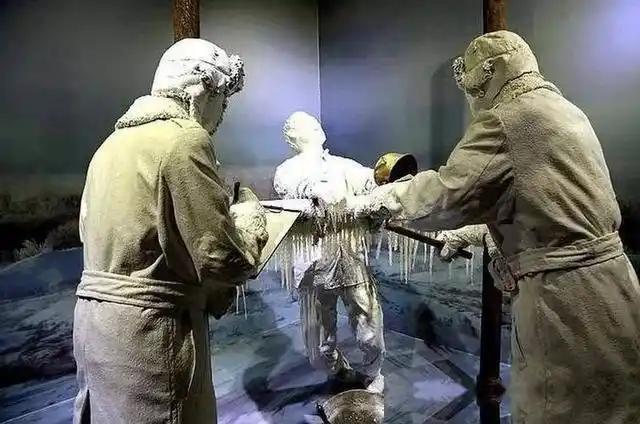 2026年，日本正在同时面对两件看起来不该同时发生的事：一种发明了80年的药，正