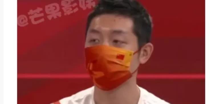 许昕替樊振东喊缺氧东京奥运会男子团体比赛，樊振东3：2逆转奥恰洛夫，许昕