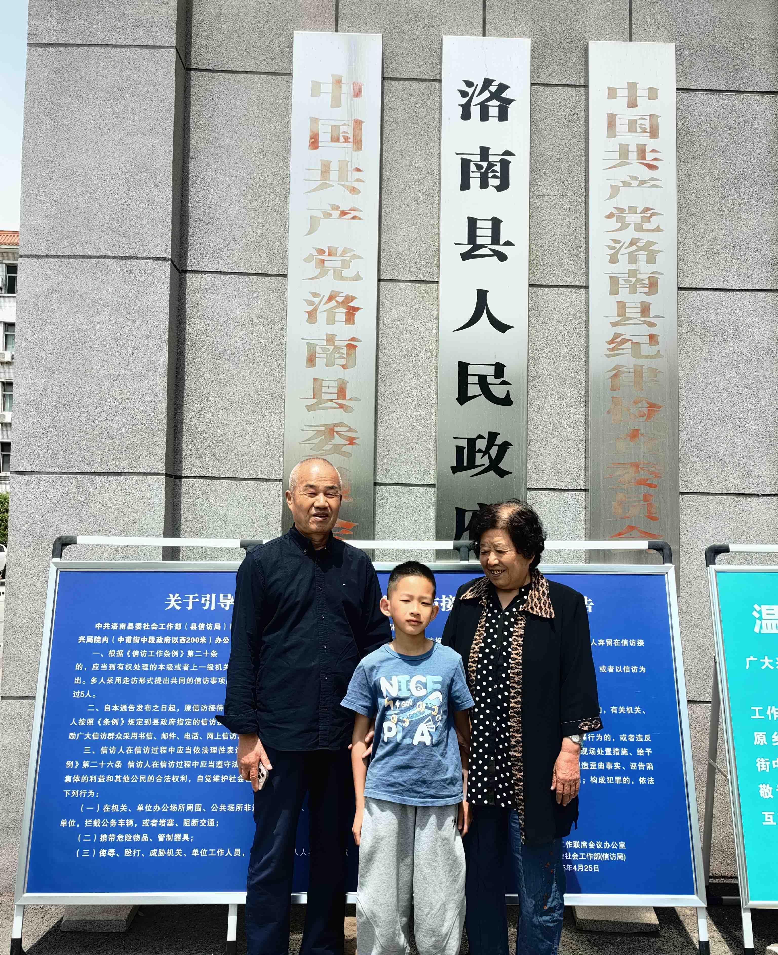 商洛市，位于陕西省东南部秦岭南麓。这片土地，孕育着248万人口，构成了独特的地域