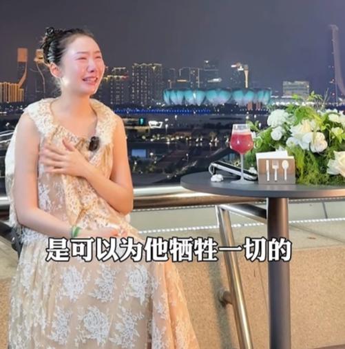 霍尊前女友陈露官宣彻底“和解”，沉寂五年从未公开发声的陈露，在天台上声泪俱下的公