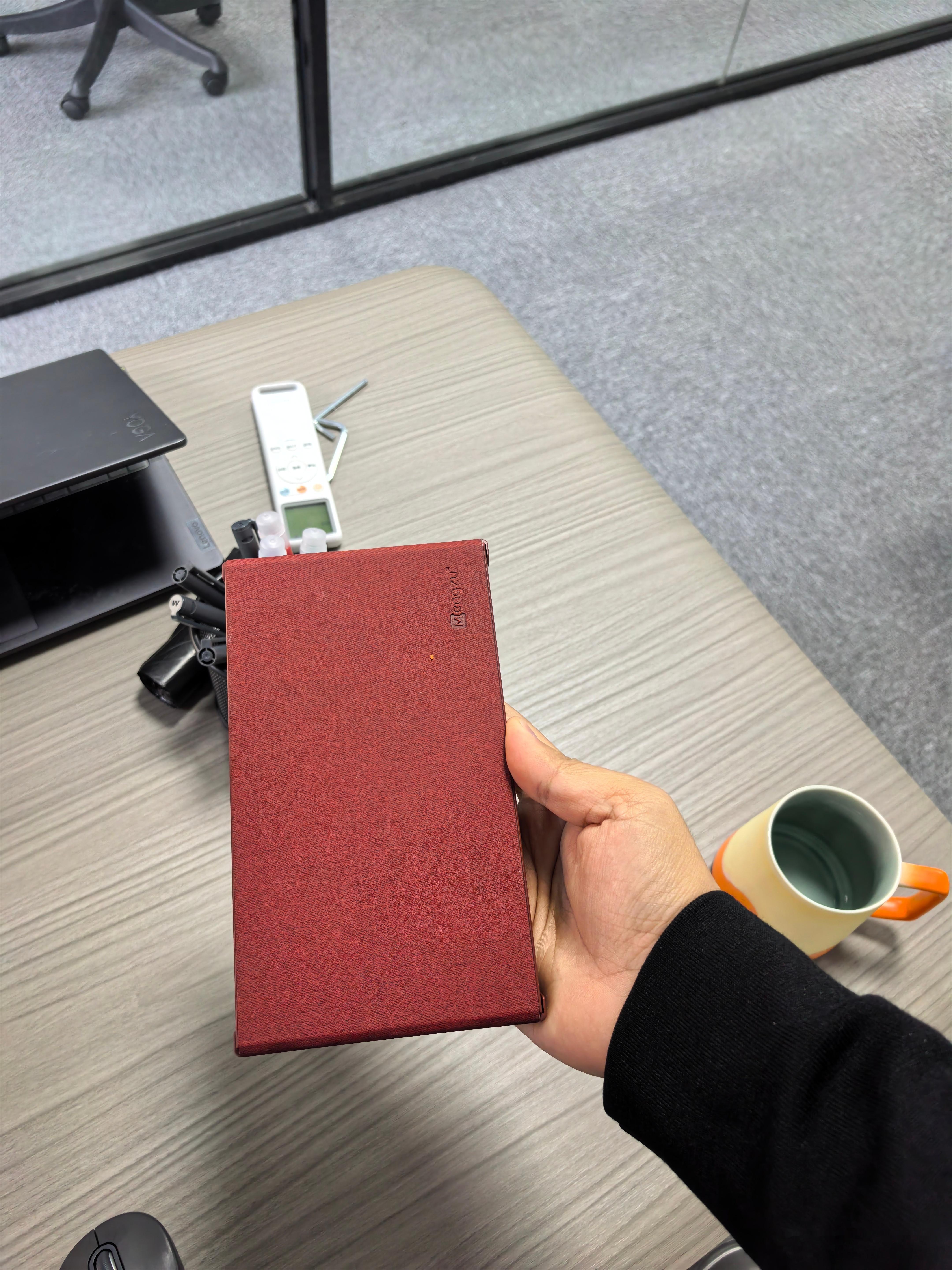 用了一下折叠键盘，先说缺点：1，松松垮垮的，没啥质感2，用豆包输入法打不出汉字，