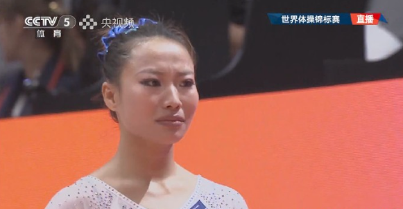 2025年体操世锦赛女子跳马决赛：邓娅兰第一跳出现失误，跳空了，后边就要进行第