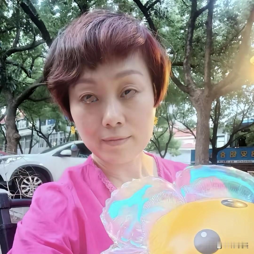 三儿姐曹某阳的母亲被扒出，疑似她的两个账号也被扒出来了！这个疑似曹三姐母亲的