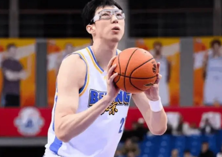 差距一目了然！北京105-55大胜吉林，本场比赛，周琦和麦基完全不是一个档次的队