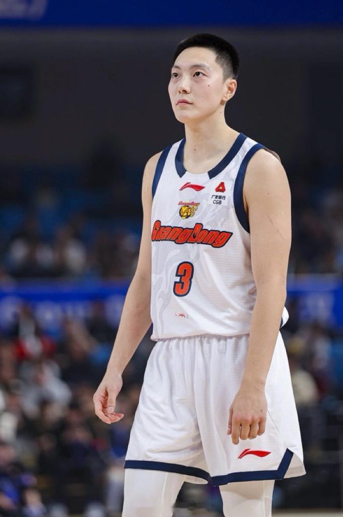 胡明轩广东男篮vs南京男篮【2025-2026赛季CBA联赛常规赛第1轮】广东