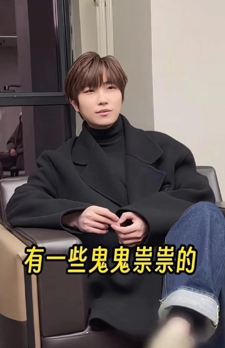 徐良发现女朋友外边有人，后来发现自己才是第三者看到女朋友经常鬼鬼祟祟的，徐良