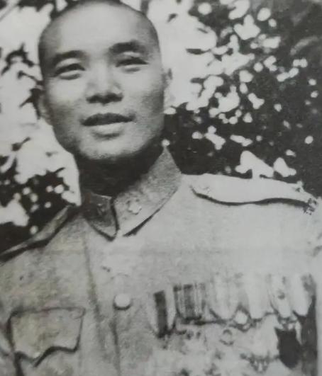 特赦之后，沈醉带着女儿沈美娟看望杜聿明，没想到，小姑娘一见到杜聿明就说：杜伯伯，