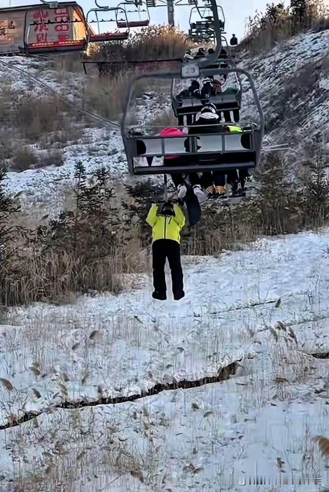 2026年1月17日，兰州龙山国际滑雪场缆车突发故障，104名游客被困高空两个多
