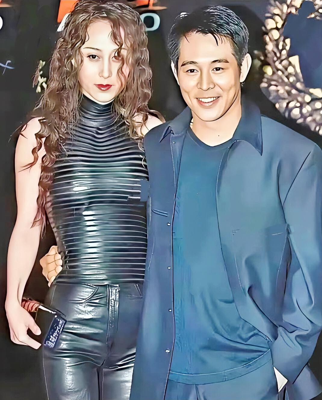 印象中的利智似乎从来没有开怀大笑过，她总是浅笑即止​​​明星热门