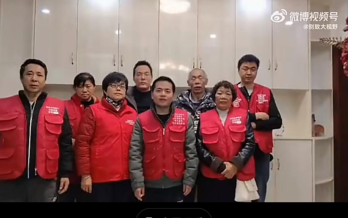 贵阳花果园某婚介公司闪婚骗局，8人齐聚婚介公司集体维权。这些人有些是老婆跑了，