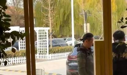 梁洛施新恋情炸锅！和导演马浴柯街头撒糖太甜啦家人们，娱乐圈又爆大瓜啦！谁能想到