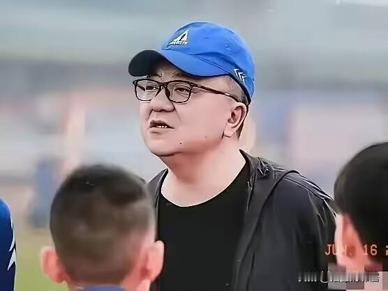 当足球小将章俊睿的父亲接受采访时说出了这句话之后，外界看清了董路真实的面貌。记