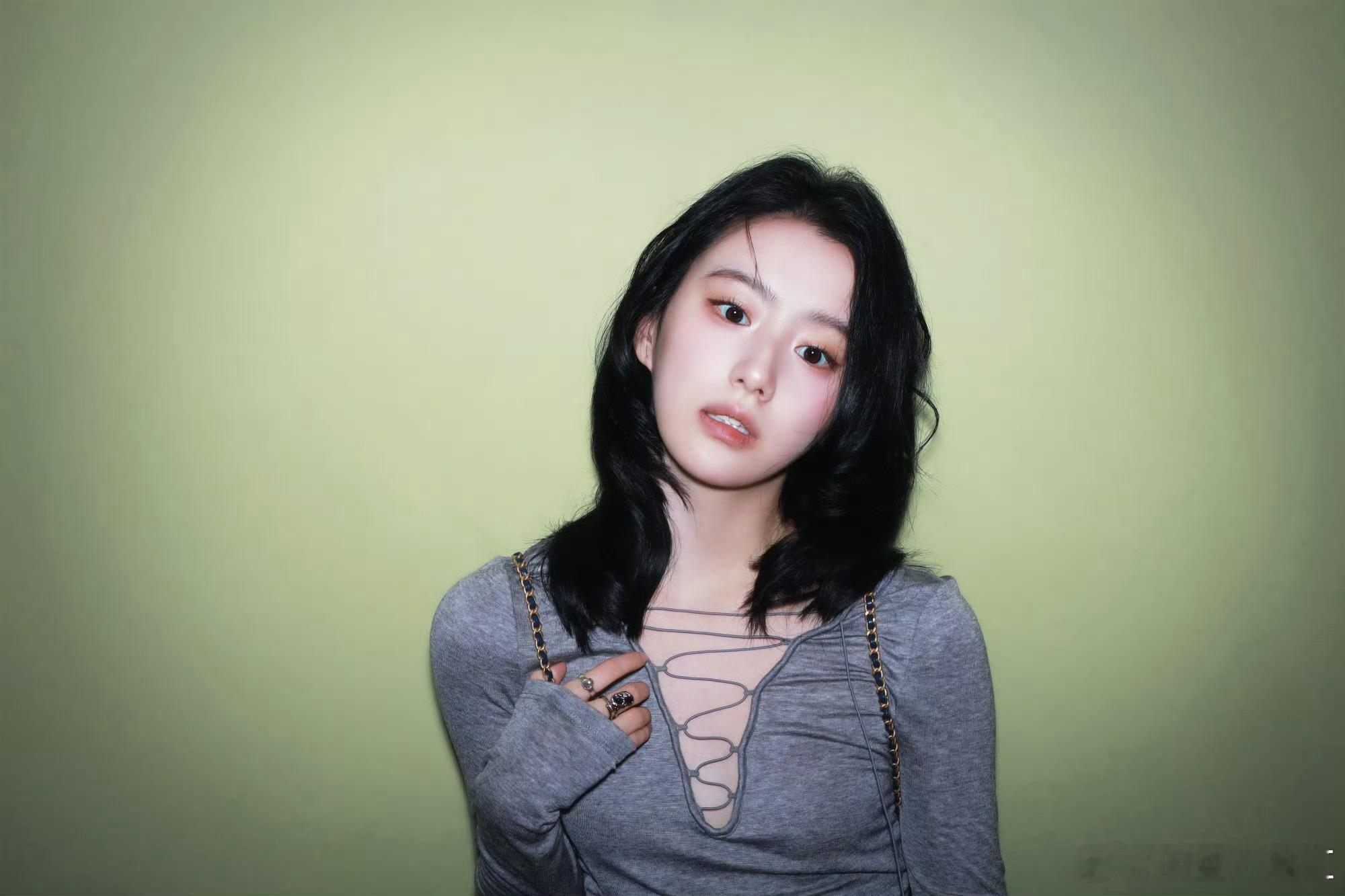 包上恩包包这组照片，真的很适合当头像，美死啦！很戳包上恩