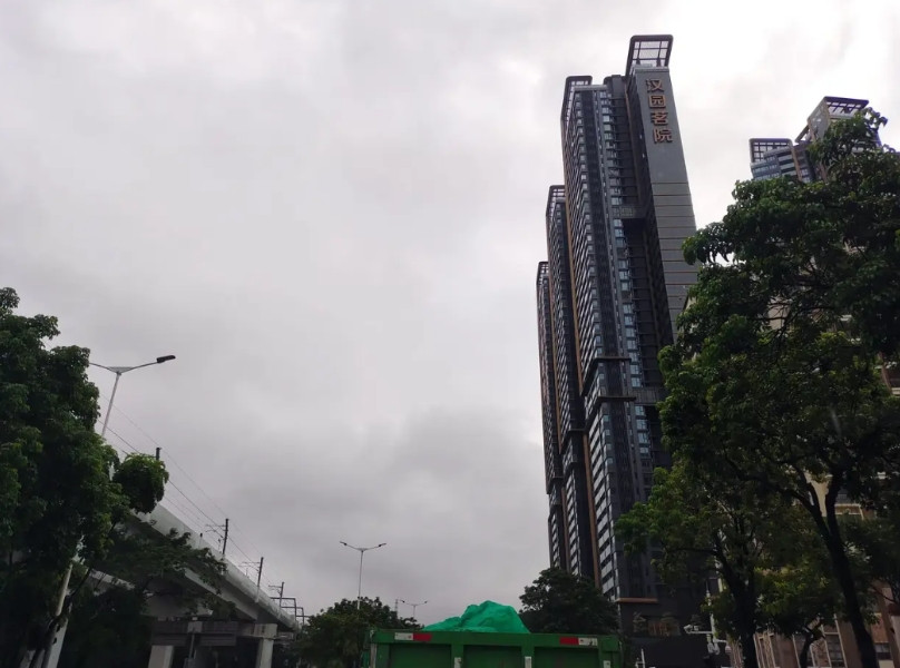 从一场暴雨就可以看出一家企业是否有温度。今天深圳暴雨红色预警，很多企业的老板