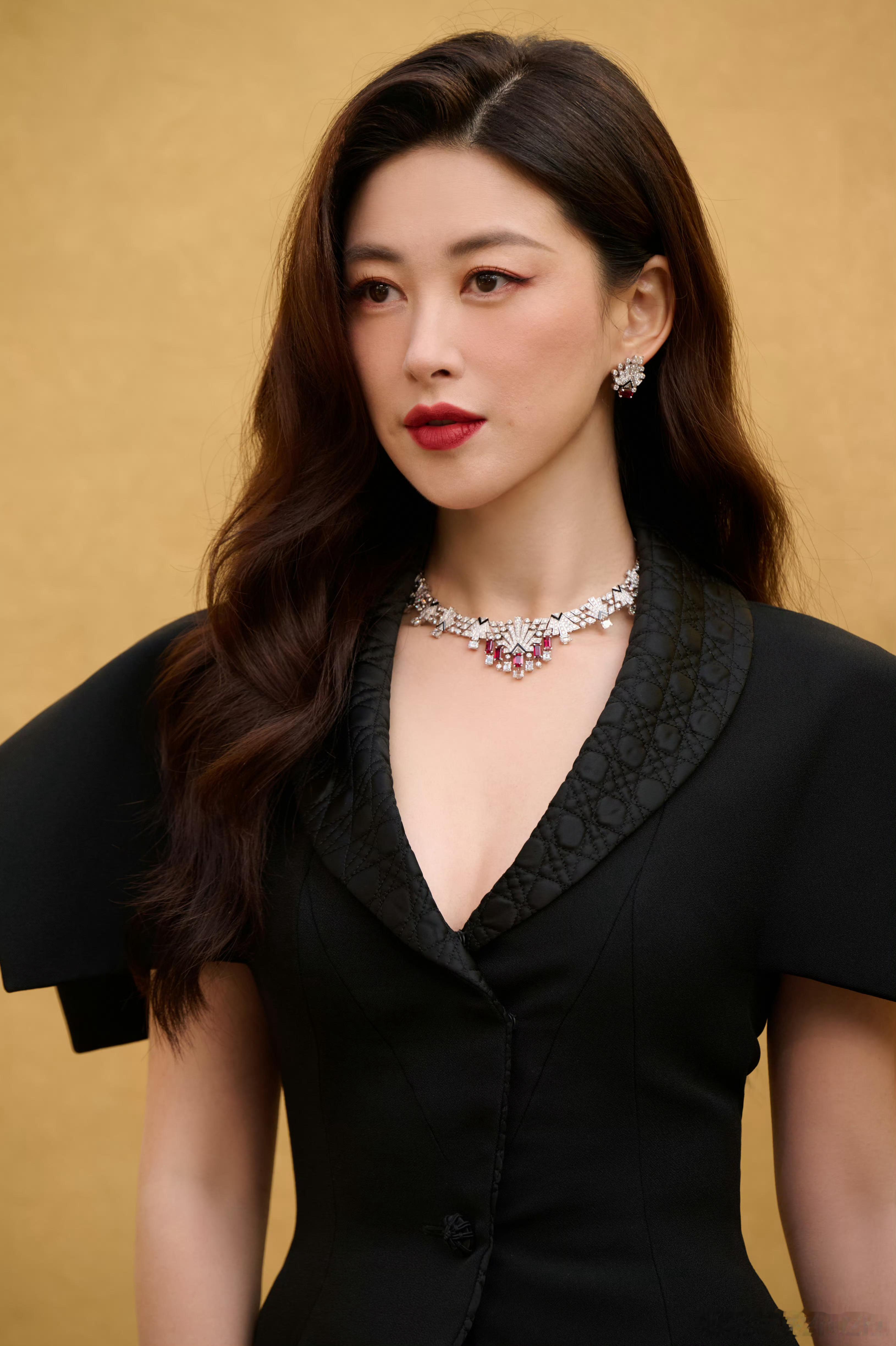 朱珠阿姨风情万种