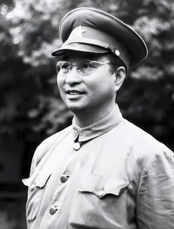 陈赓大将非常胆大。1949年陈赓当选为中央候补委员后，听闻自己只做了个候补委员，