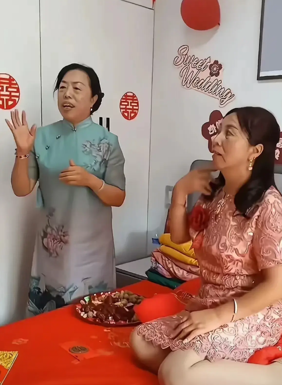 河南南阳有个32岁男子，因家境贫寒一直娶不上亲。后来经媒婆牵线，认识了45