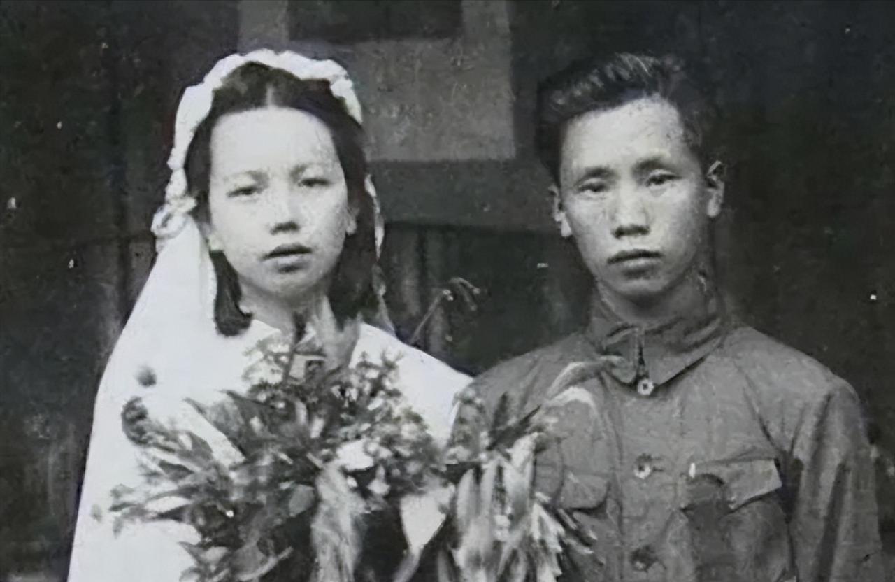 [点赞]1993年，91岁的周培源散步回家后觉得有点累，他像往常一样，贴在妻子