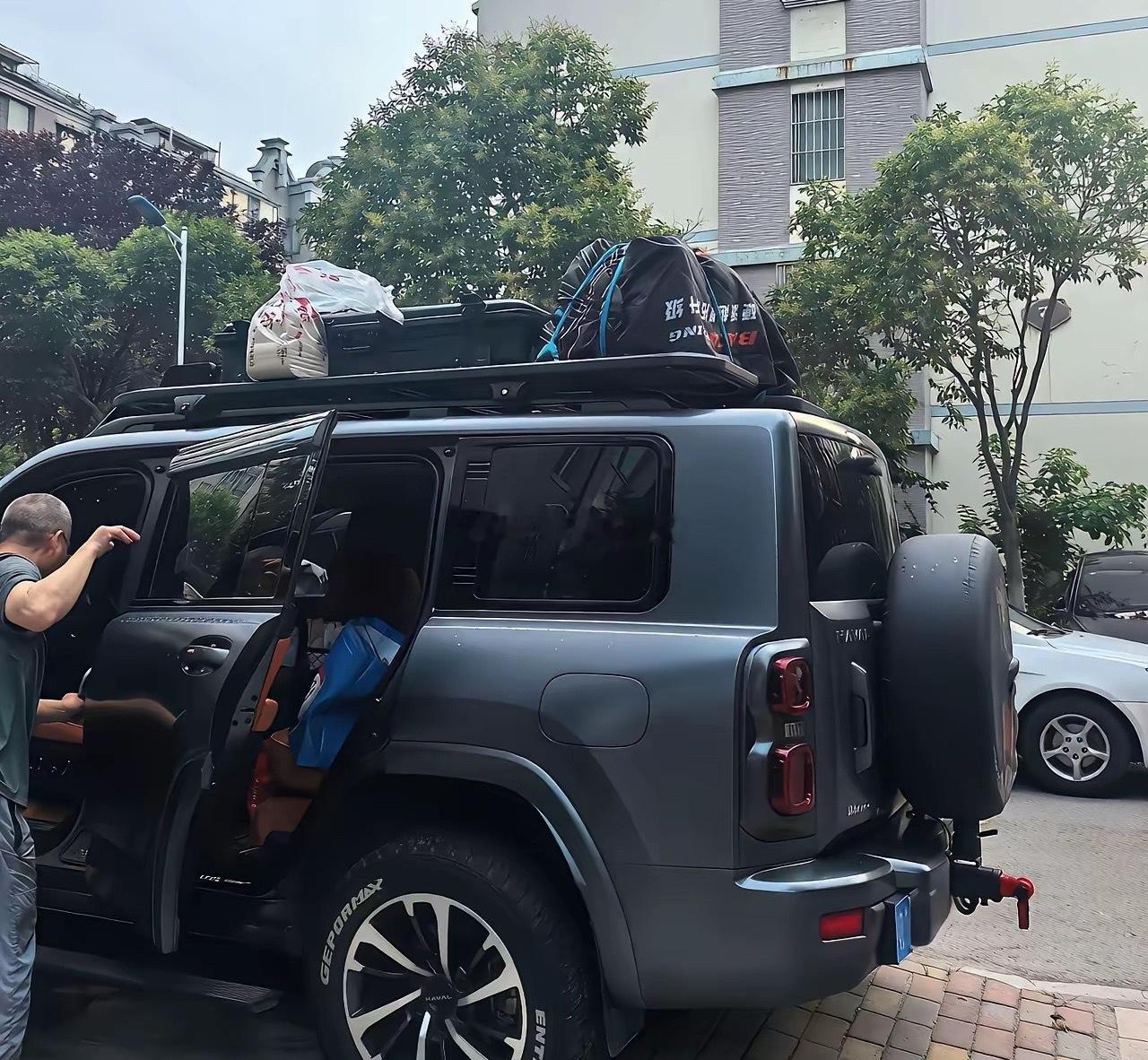 楼上的叔叔阿姨又要开启一个月的自驾游啦，我们年轻人满眼都是羡慕呀！