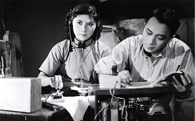 1937年，地下党员涂作潮与邻居打牌，闲聊中，邻居突然不说话，还凑到他耳边，轻声