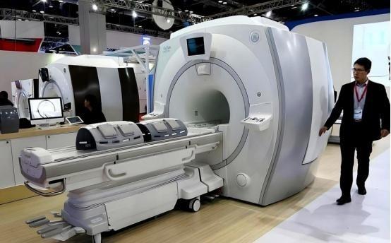 一台核磁共振仪，以前飞利浦卖我们3000万。后来，我们自己研发出来了，他扭头就卖