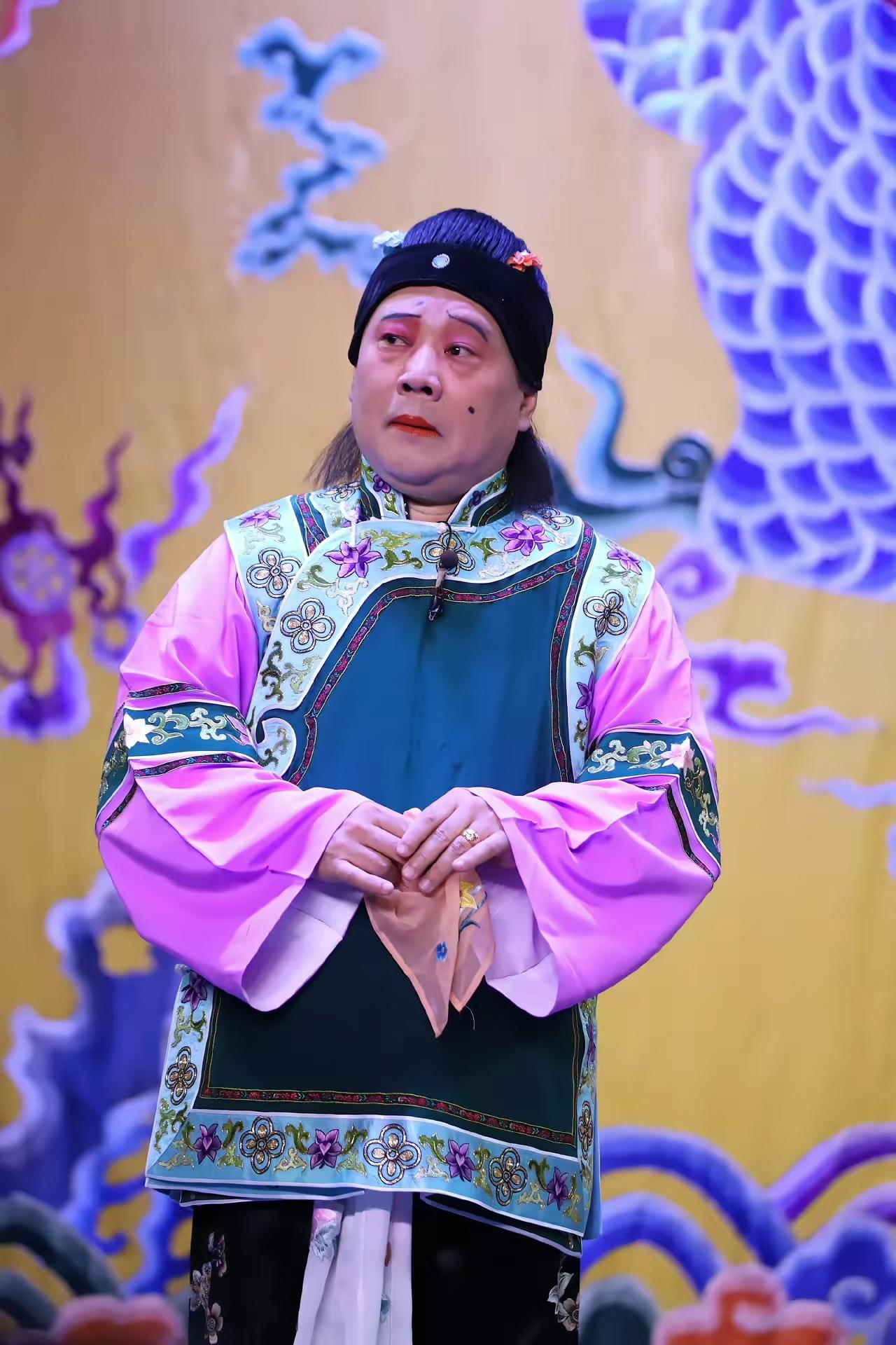 郭德纲的事，可能比想象的要严重一些。​那边9月1日南昌专场刚官宣正常售票，这边