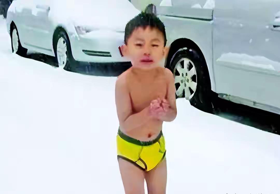 13年前，被父亲逼迫零下13度裸跑的4岁小男孩，如今怎么样了？当年视频里发抖