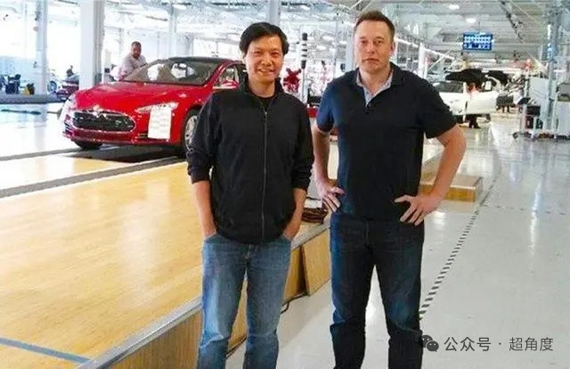 雷军找elonmusk合影elonmusk表情很冷淡很正常。要知道十