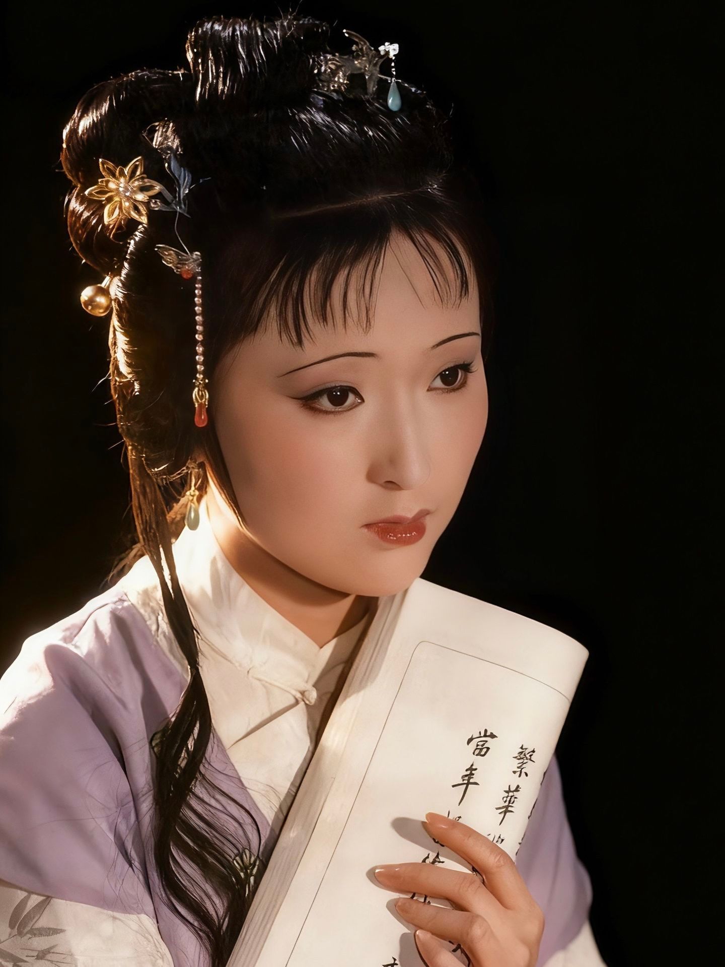 “似蹙非蹙罥烟眉”“似喜非喜含情目”87版《红楼梦》林黛玉陈晓旭定妆照：孤傲