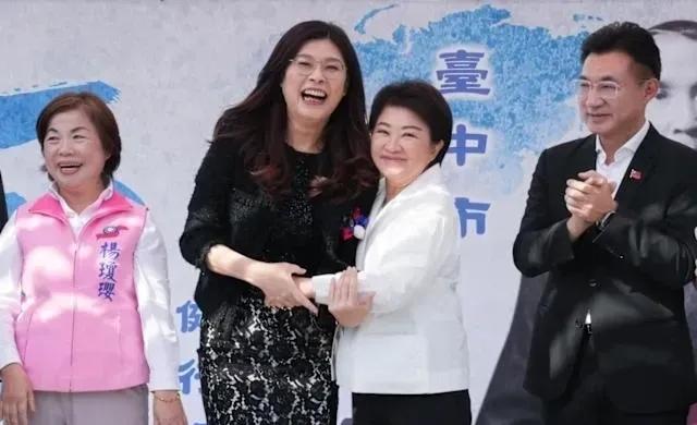 今日是国民党131周年纪念日，郑丽文表示，“台中风和日丽，因为太阳就在这边！”，