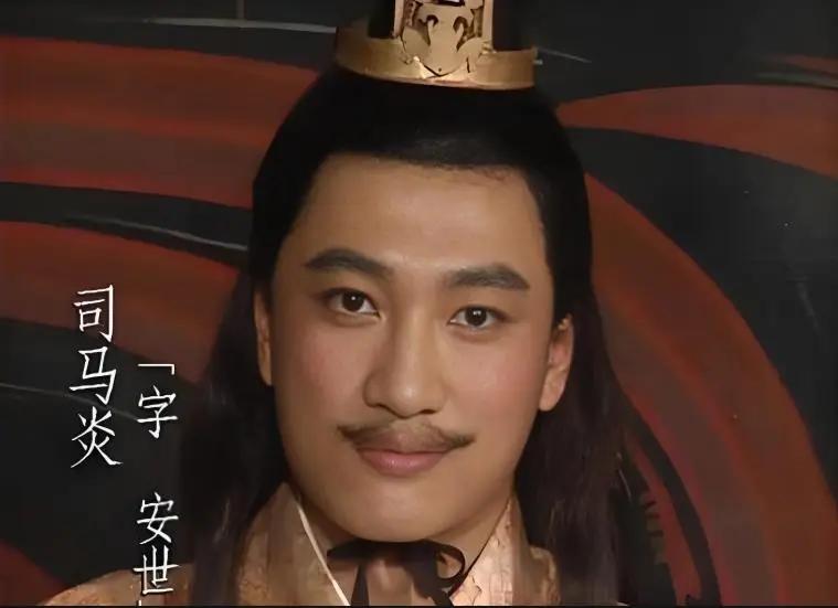 在老版三国演义中，有一个细节不知道大家发现了没有？剧中的演员造型，99%都是束发