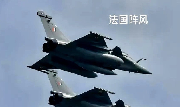 珠海航展上伊朗空军司令钻进歼10C驾驶舱的照片火了！当时他们确实动过采购念头