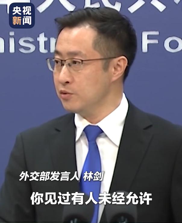 日媒记者提问：闯入中国大使馆的自卫队员，他的目的是想与中国大使交谈，这与中方的表