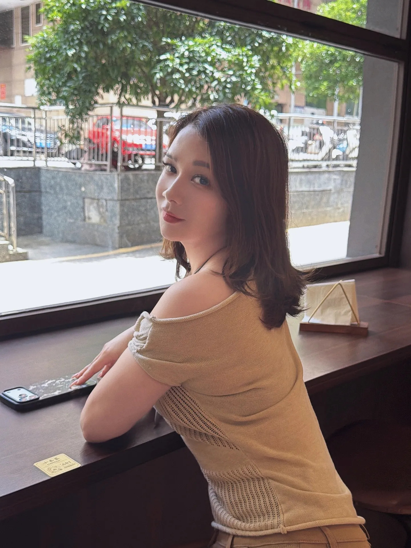 今日份状态：咖啡在手，烦恼全走，搞钱要紧，开心第一。。