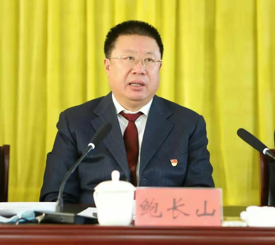 朋友在吉林省白城市洮南市第十中学教书，是一个教龄有30多年的老教师。听朋友说他以