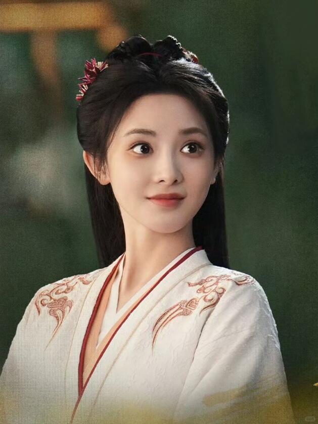 彭小苒在剧中隐形眼镜意外滑片，本以为会慌乱，没想到她hold住场面，表演自然流畅