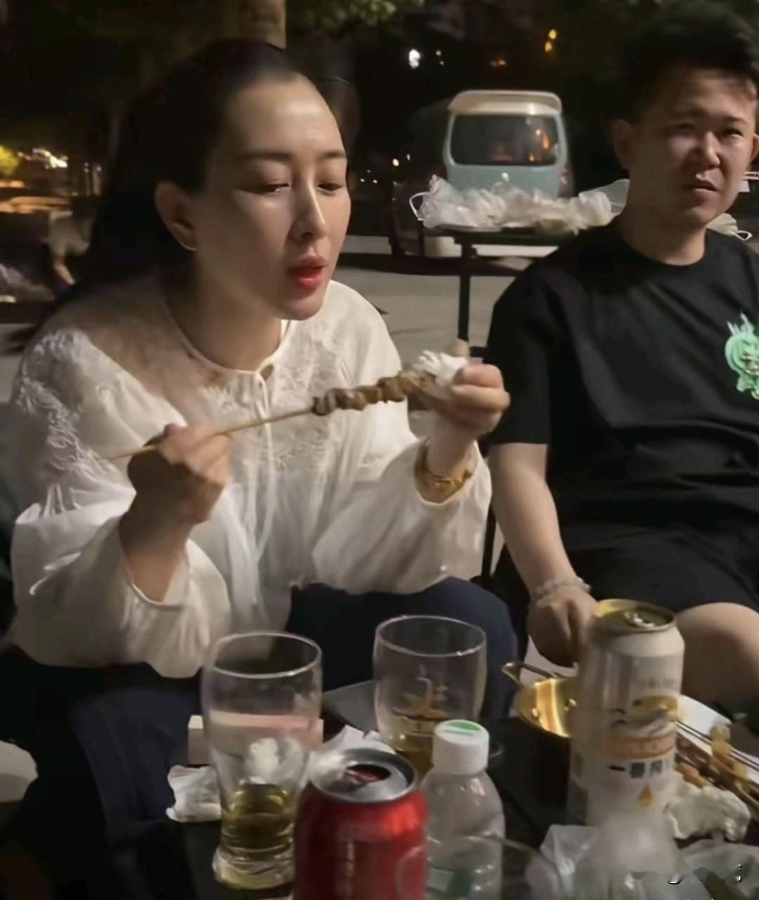 虽然没和他们一起吃过饭，但是他们和我喝的是一样的酒！