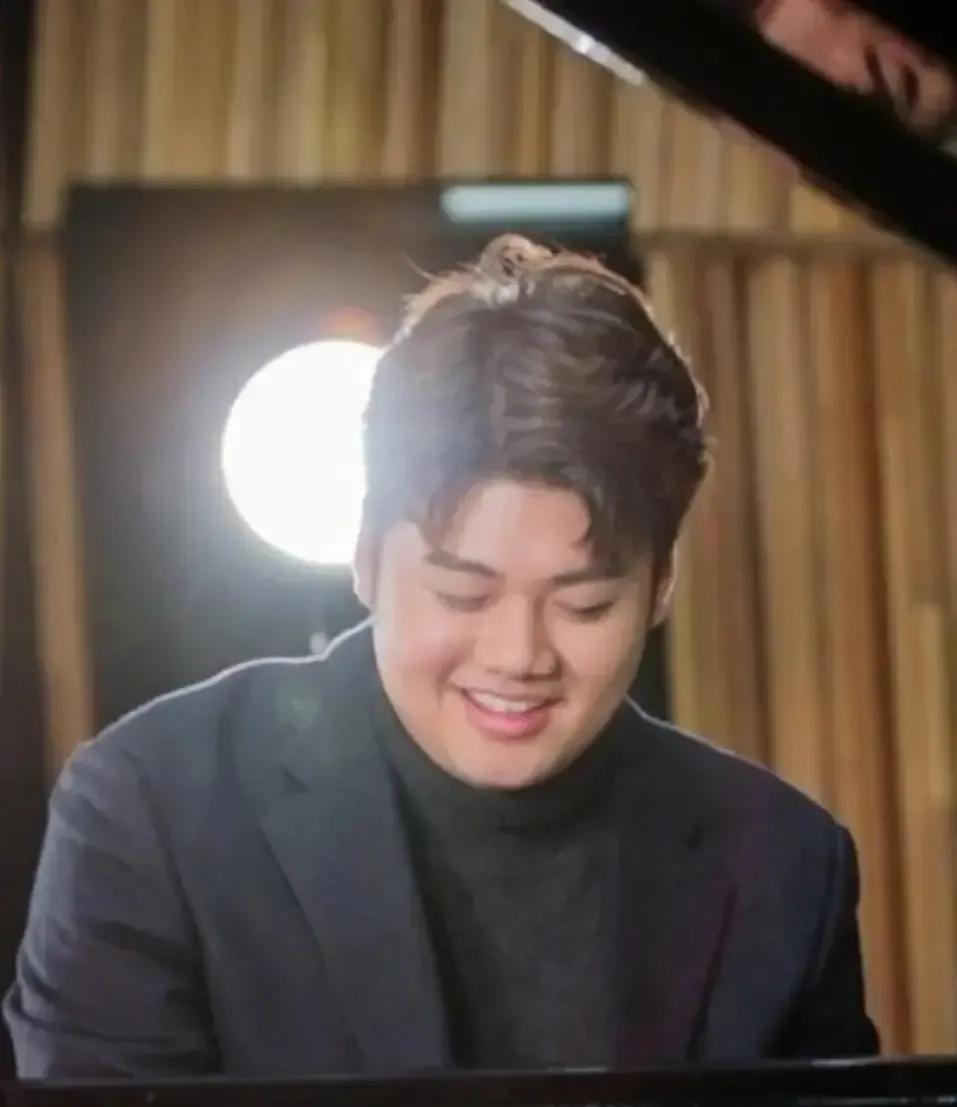 车正民结婚把首尔教堂开成同学会，李英爱拿着戒指上台一句“拍火花那年我就知道你爸会