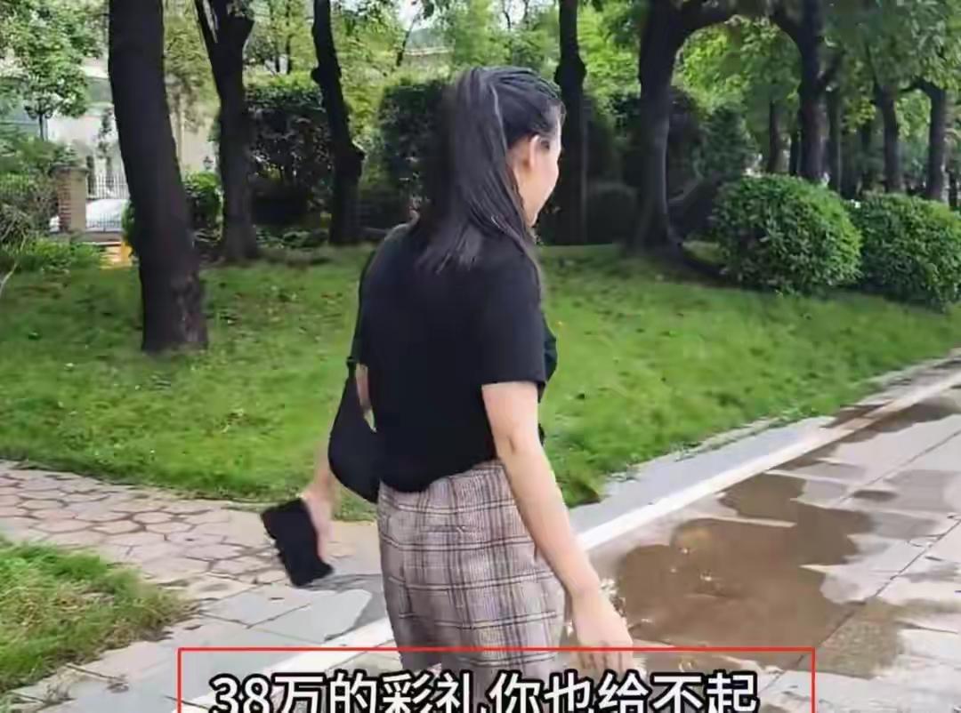 没见过你这样的男的，提了裤子就不认人，我现在都怀孕了，你竟然说不是你的！女子很生