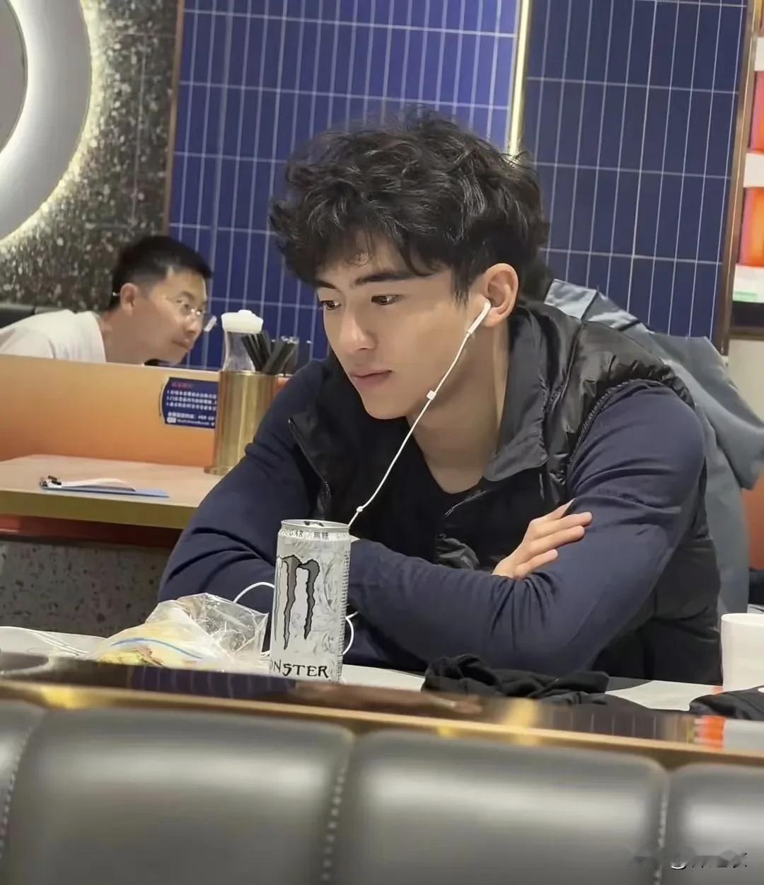 客观的说，谢霆锋大儿子精致度跟他爸爸差不多，毕竟大家也别神话谢霆锋的颜值。因